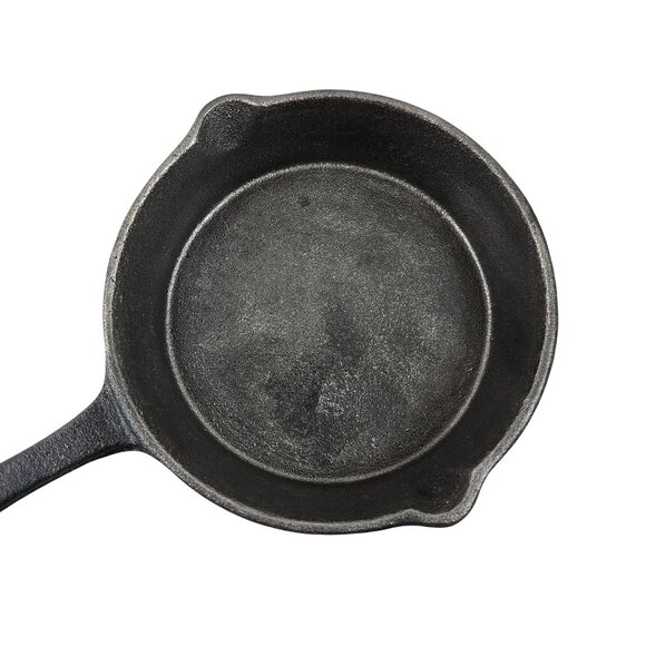 Cast Iron Skillet Double Pour Spout Made In China 6 in Diameter Handle Loop - Picture 6 of 10